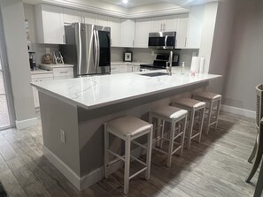 Private kitchen - Vacation Destination! White sand beaches and ocean breezes! (Fort Myers Beach)