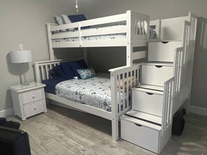 Room - Vacation Destination! White sand beaches and ocean breezes! (Fort Myers Beach)