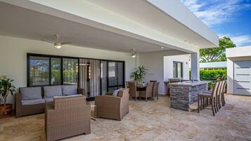 Superior-Villa | Speisen im Freien