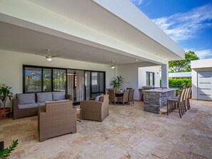Superior Villa | Outdoor dining