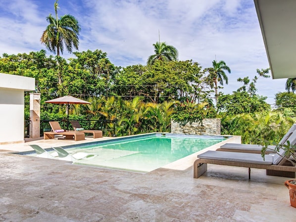 Superior Villa | Pool