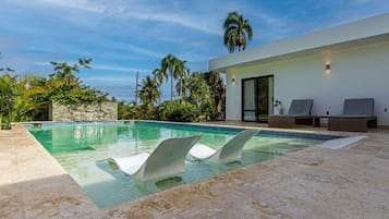 Superior Villa | Pool