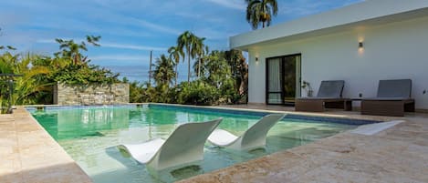 Superior Villa | Pool