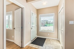 Interior - Modern 3BR Suite In Lewis Estates Golf course By Henday/Whitenud/Amenities! (Edmonton)