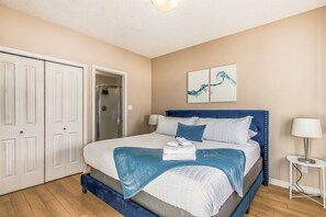 3 bedrooms, iron/ironing board, WiFi, bed sheets - Modern 3BR Suite In Lewis Estates Golf course By Henday/Whitenud/Amenities! (Edmonton)
