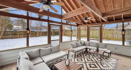 Spacious 5-bedroom house Cordova with large screened in porch and game room!