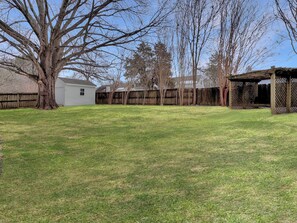 Property grounds - Spacious 5-bedroom house Cordova with large screened in porch and game room! (Memphis)