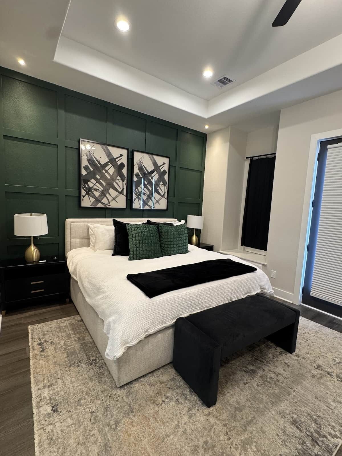 3 bedrooms, iron/ironing board, WiFi, bed sheets