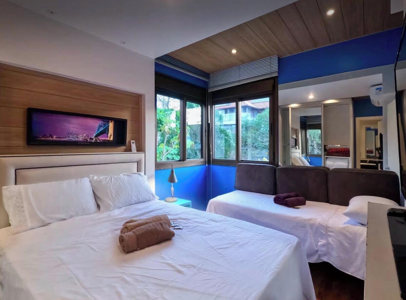 4 bedrooms, iron/ironing board, WiFi, bed sheets