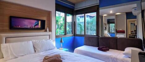 4 bedrooms, iron/ironing board, WiFi, bed sheets