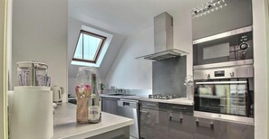 Fridge, microwave, oven, stovetop - Ty Bihan - PLEUMEUR GAUTIER (PLEUMEUR GAUTIER)