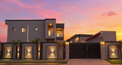 Elam. Luxury apartment.1 bedroom.swimming pool.10 mins from airport