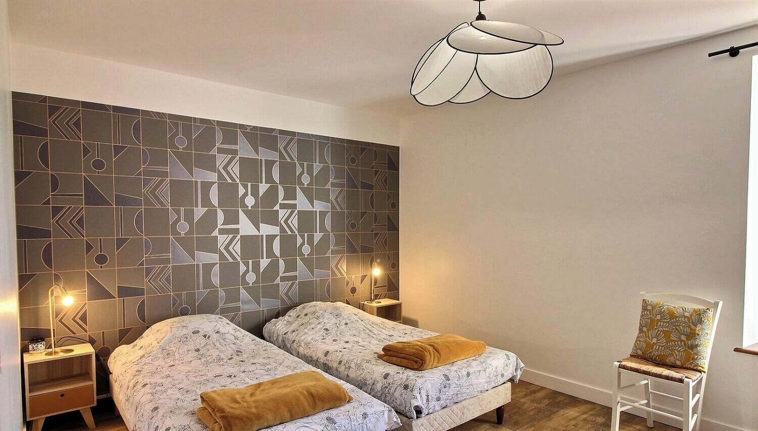 5 bedrooms, iron/ironing board, free WiFi