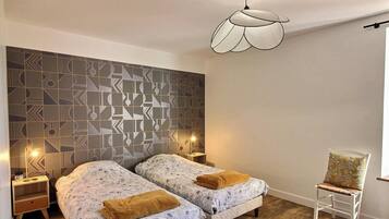 5 bedrooms, iron/ironing board, free WiFi