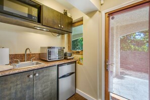 Private kitchen - Private one bedroom ADU -Separate Entry - View Park (Los Angeles)