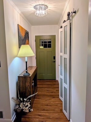 Interior - All-Inclusive Furnished Retreat - Pet-Friendly - Private Acre + Deck - No Steps (Atlanta)