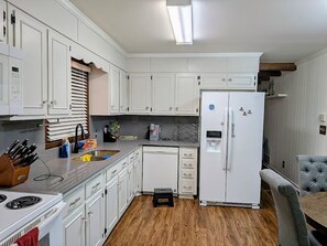 Private kitchen - All-Inclusive Furnished Retreat - Pet-Friendly - Private Acre + Deck - No Steps (Atlanta)