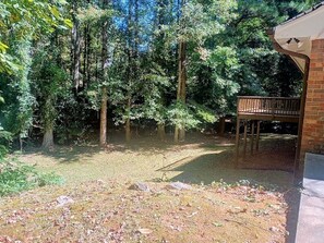 Property grounds - All-Inclusive Furnished Retreat - Pet-Friendly - Private Acre + Deck - No Steps (Atlanta)