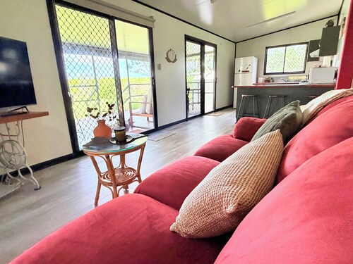 Peaceful Retreat in Whitsunday! Feng Shui Sugercane cabin