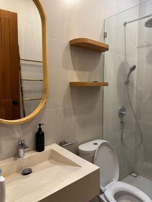 Dusche, Bidet, Handtücher