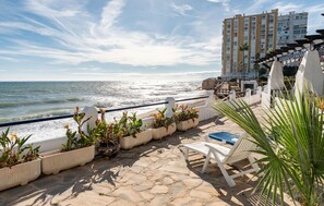 Terrace/patio - Faro's Beachfront House (Mijas)