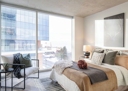 The Lakeview Guesthouse