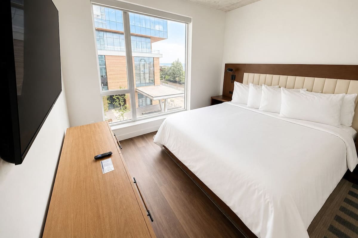 Departamento Deluxe, vista parcial al lago | Ropa de cama de alta calidad y edredón