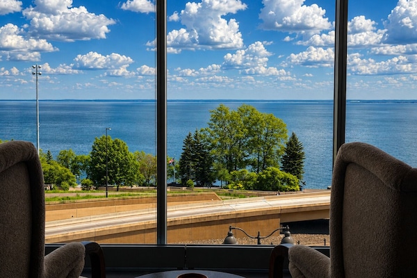 Appartement Prestige, balcon, vue sur le lac | Literie de qualité, couette en duvet, coffre-fort