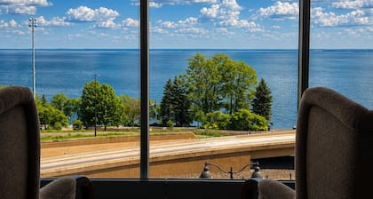 The Lakeview Guesthouse