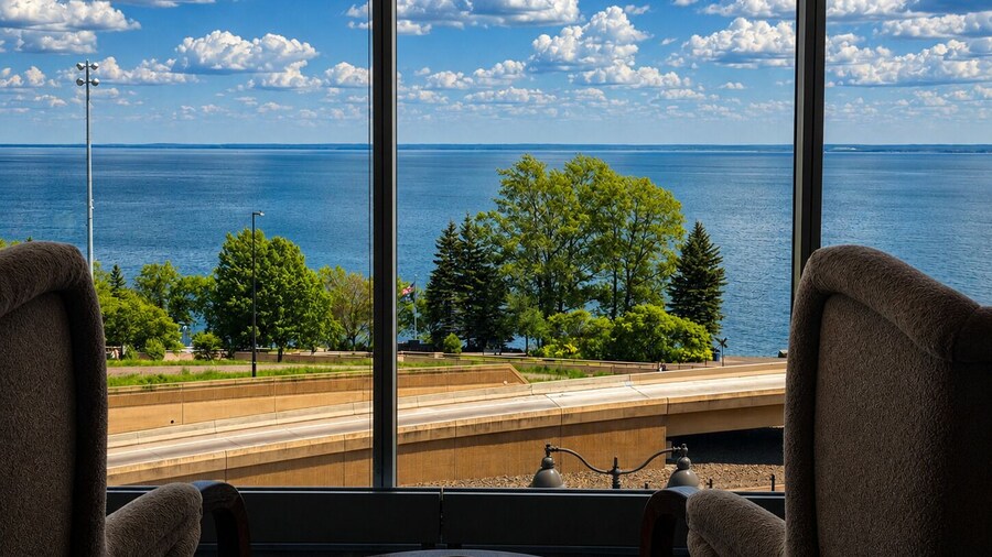 The Lakeview Guesthouse
