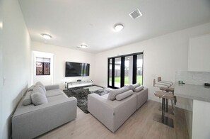 Smart TV, fireplace - Cozy villa (Miami)