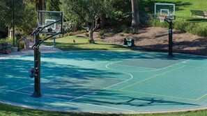 Sports court - Relaxing Oceanview getaway minutes from Disneyland (Newport Beach)