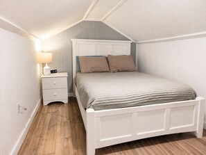 4 bedrooms, free WiFi, bed sheets - Dale Hollow Retreat: Boat Parking-Fire Pit (Burkesville)