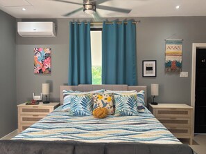 Room - Sunset Suite- Downtown Negril, 5 minutes from Seven Mile Beach (Negril)