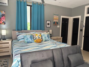 Room - Sunset Suite- Downtown Negril, 5 minutes from Seven Mile Beach (Negril)