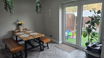 Quadruple Room, 1 Double Bed with Sofa bed, City View | Dining