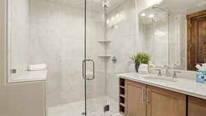 Shower, hair dryer, towels - Blackstone at Canyons | Pool, Hot Tub & Garage (Park City)