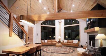 Luxury Cabin w/ Sauna|Near Zion & Bryce|Sleeps 13