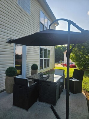 Outdoor dining - Spacious 4-bedroom house in tranquil Jonesboro with AC (Jonesboro)