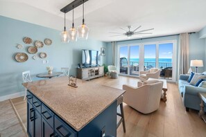 Smart TV - Laketown Wharf 1BR w/ Bunks | Beach Views, 5 Pools, Hot Tubs, Walk to Beach & Dining – PCB (Panama City)