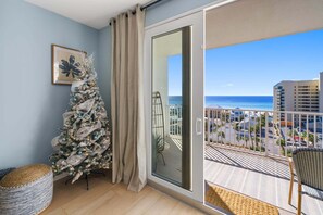 Interior - Laketown Wharf 1BR w/ Bunks | Beach Views, 5 Pools, Hot Tubs, Walk to Beach & Dining – PCB (Panama City)