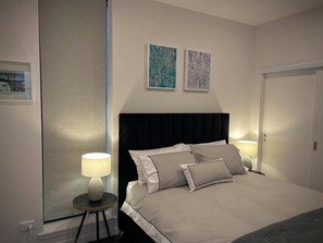 1 dormitorio, tabla de planchar con plancha, wifi gratis y ropa de cama