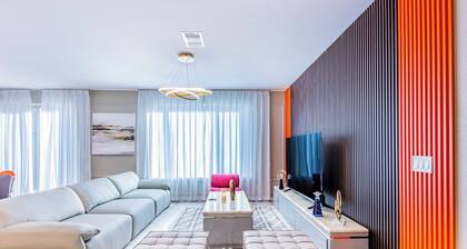 Spacious 10-bedroom house in charming Las Vegas with AC