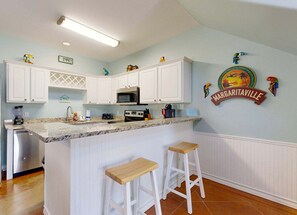 Fridge, microwave, oven, stovetop - PB107 Shared Pool, Pet Friendly, Propane Grill, Parking for 3 (Port Aransas)