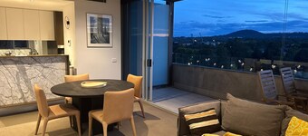 Stylish 1BR Spacious Penthouse, Self Check-in, 5 min walk to parliament.