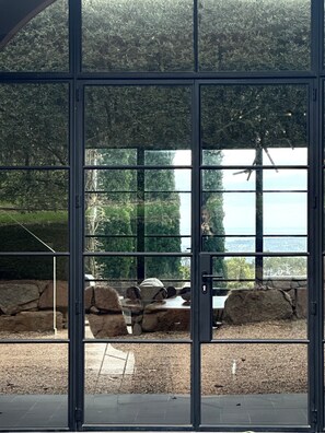 Interior - Frogs Pond Vineyard romantic getaway on the Mornnington Peninsula. (Red Hill)