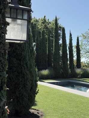 Outdoor pool, a heated pool - Frogs Pond Vineyard romantic getaway on the Mornnington Peninsula. (Red Hill)
