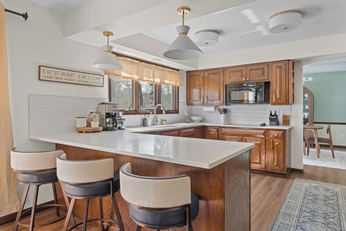 Modern Woodland Retreat on 107 Acres, 5BR/4BA, Le Claire, IA