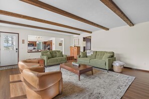 TV - Modern Woodland Retreat on 107 Acres, 5BR/4BA, Le Claire, IA (Le Claire)