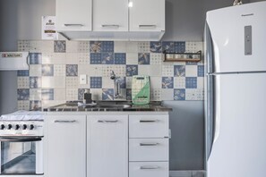 Private kitchen - Pequeno Paraíso Flats Praia Bela (Pitimbu)